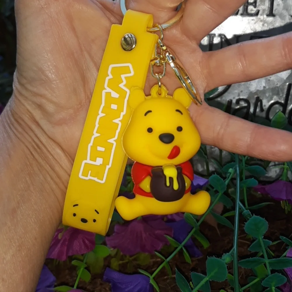🆕DISNEY'S OFFICIALLY LICENSED WINNIE THE POOH 3D KEYCHAIN